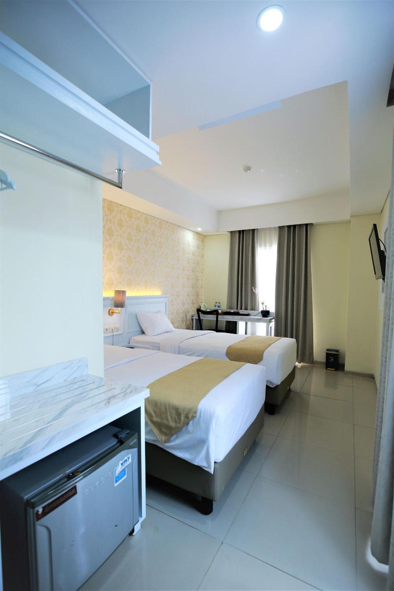 The Cube Hotel Malioboro, Azana Hotels Collection Yogyakarta Exterior photo