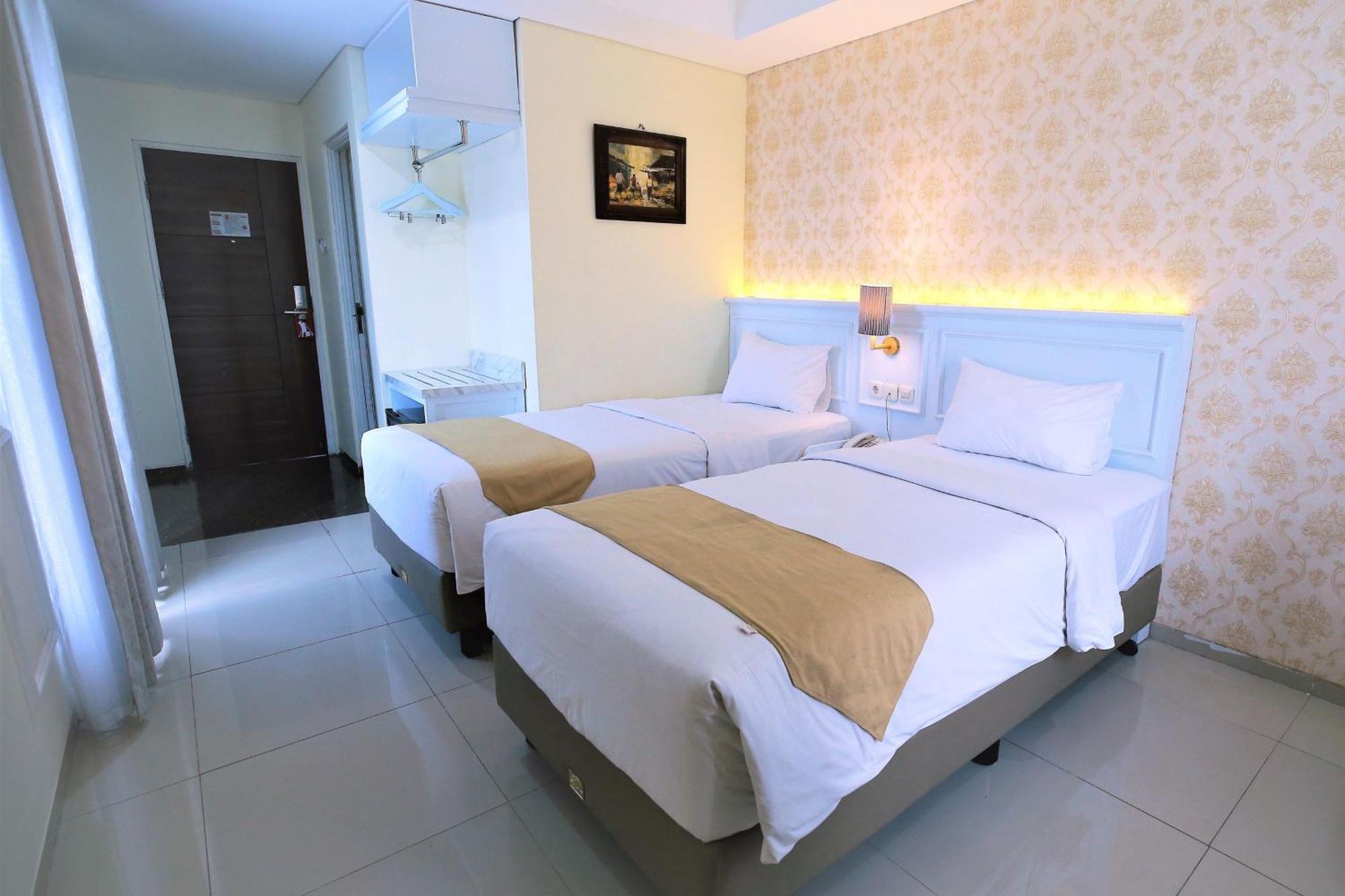 The Cube Hotel Malioboro, Azana Hotels Collection Yogyakarta Exterior photo