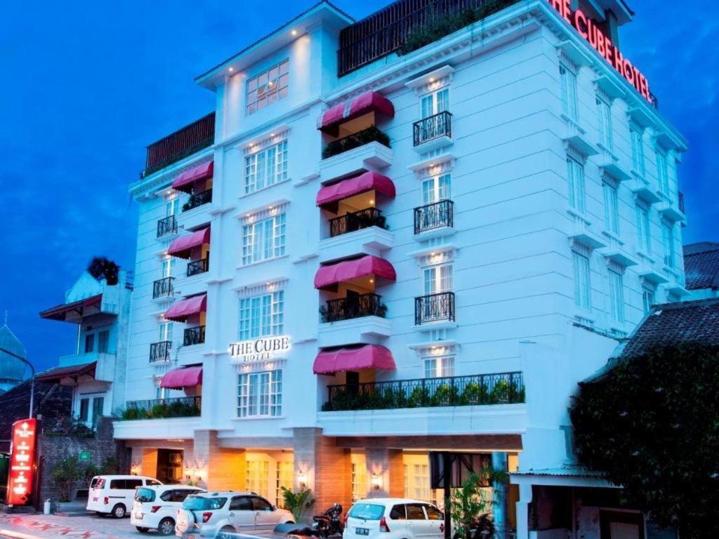 The Cube Hotel Malioboro, Azana Hotels Collection Yogyakarta Exterior photo