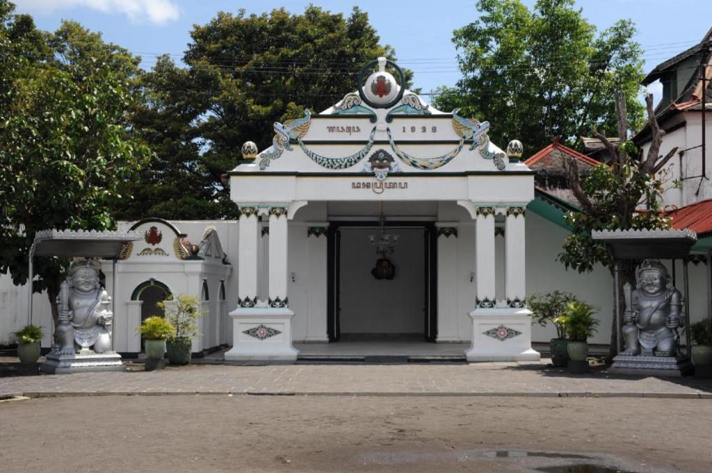 The Cube Hotel Malioboro, Azana Hotels Collection Yogyakarta Exterior photo