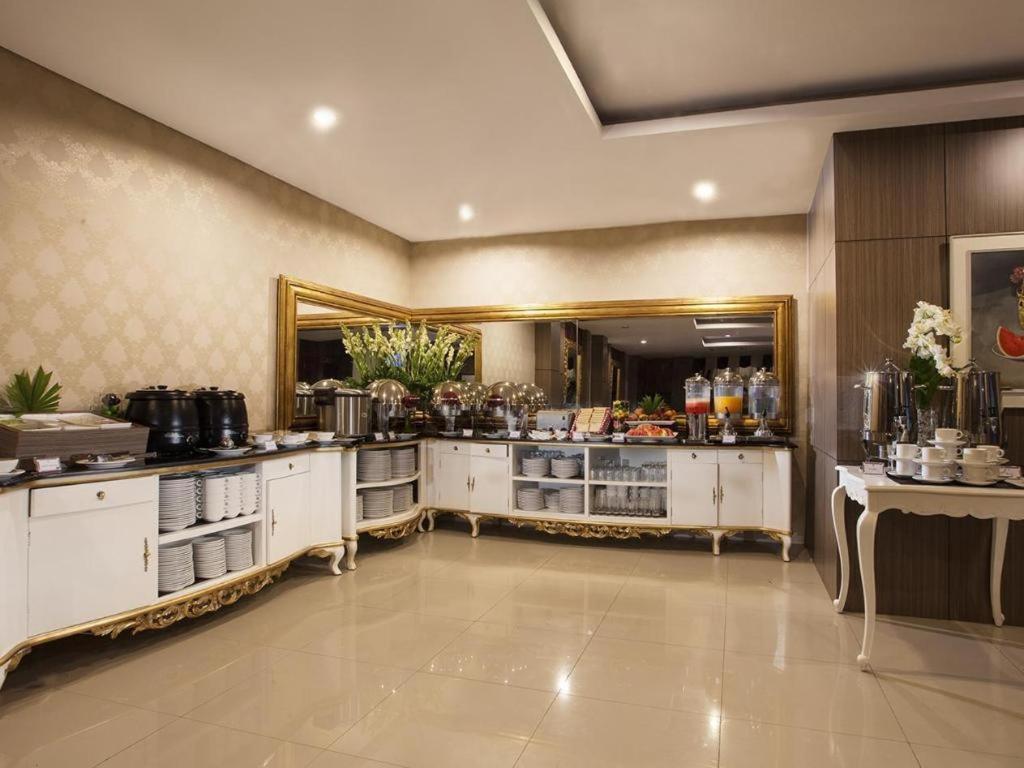 The Cube Hotel Malioboro, Azana Hotels Collection Yogyakarta Exterior photo